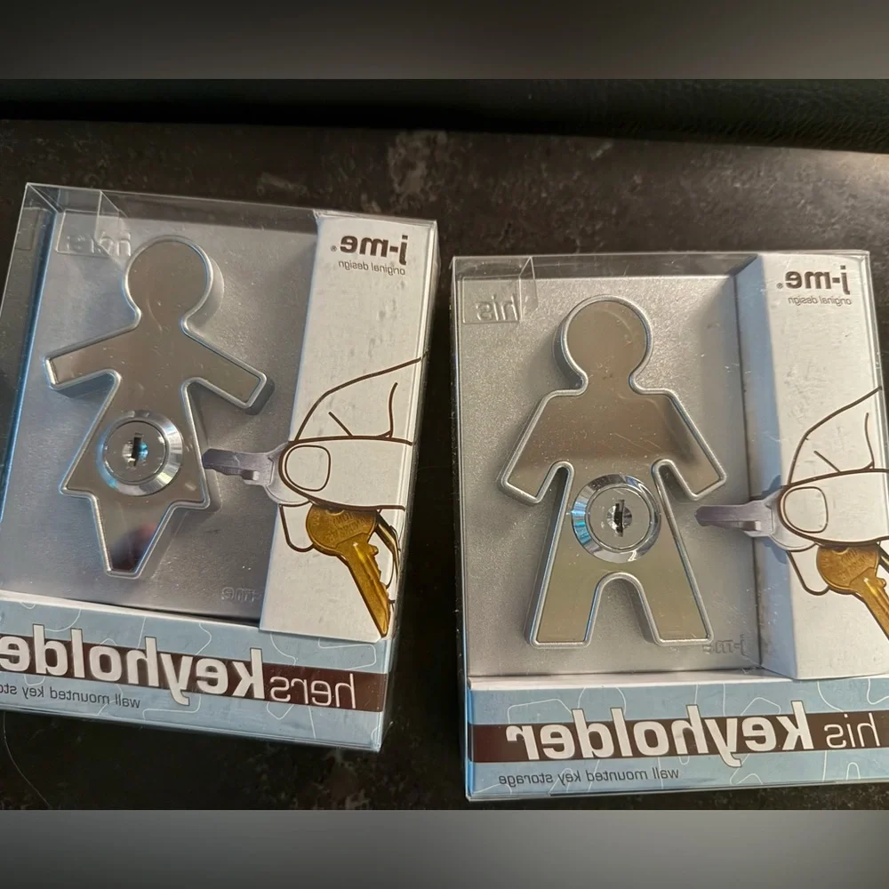NWT His and‎ hers key holders 5.6 x 4.6 x 2.4